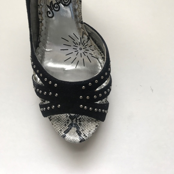 NWT Carlos Santana Naughty Monkey Fiesta Peep Toe Heels. Black. 8 1/2 Medium - Picture 3 of 7